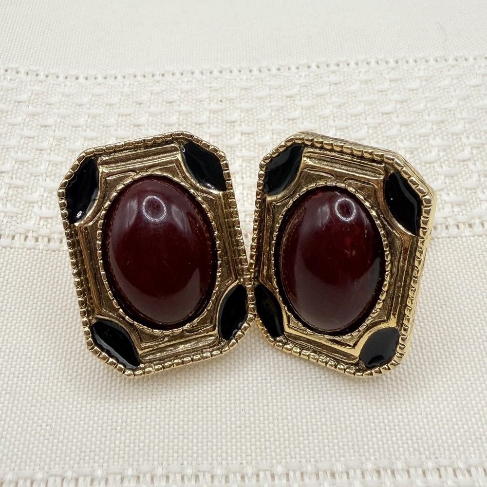 1928 Brand Red Swirl Lucite Oval Cabochon Black Enamel Clip On Earrings